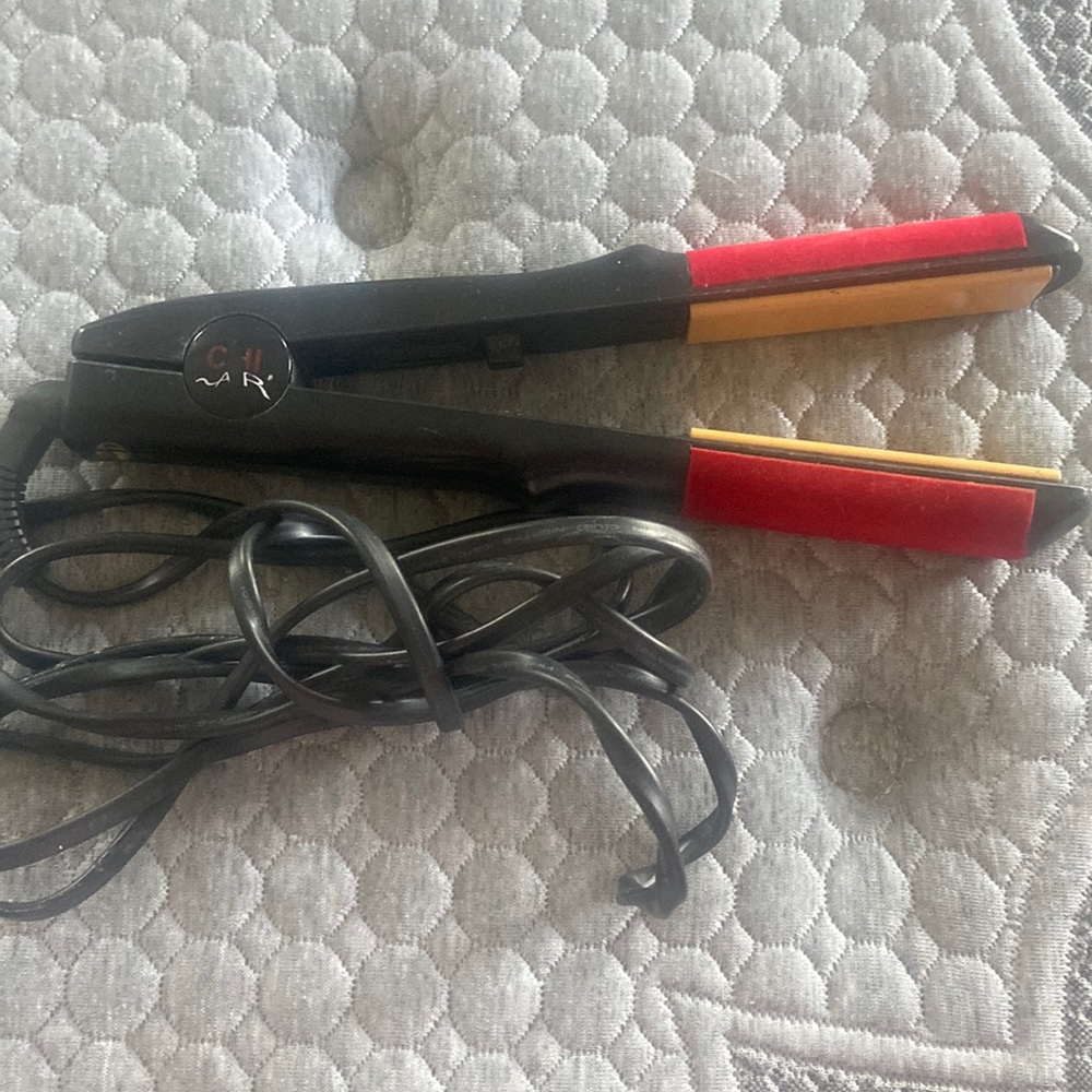 Chi Air flatiron. Gently used. Works great.